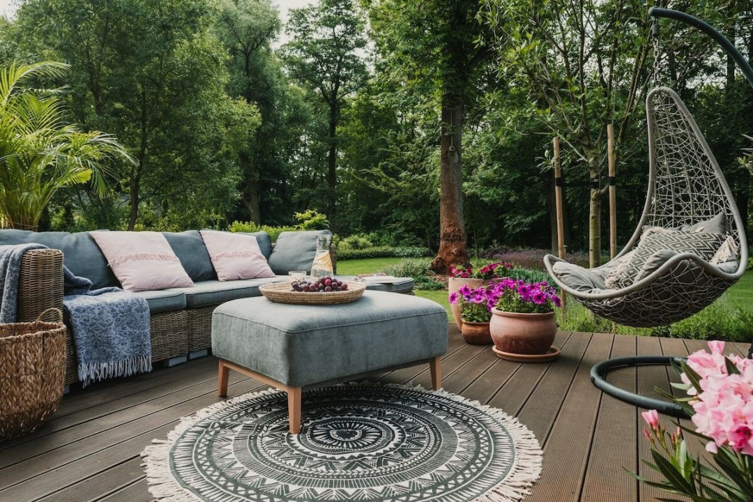 Garden Furniture Decorating Ideas: Transform Your Outdoor Space