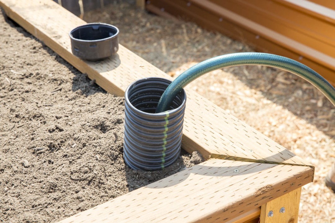 Self Watering Raised Bed: Easy Gardening, Maximum Yield